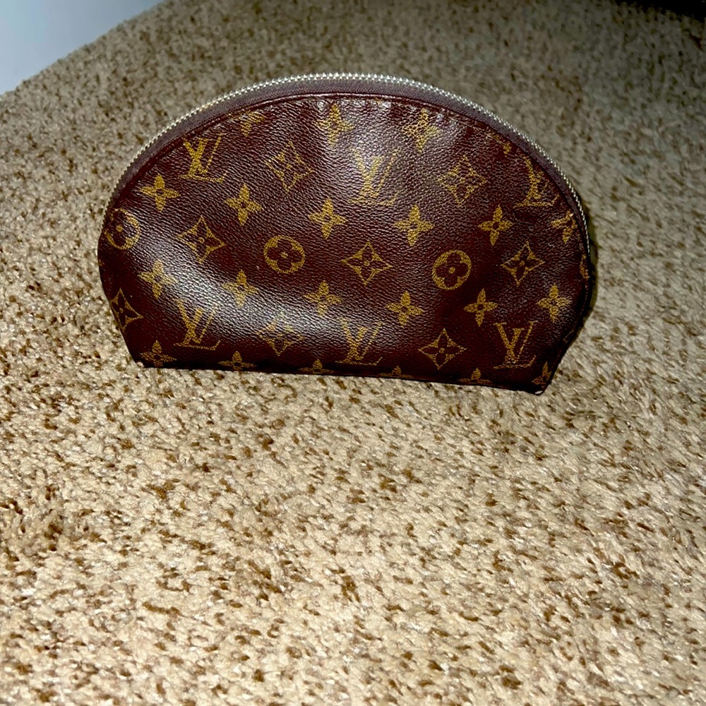 LV NOT AUTHENTIC makeup bag